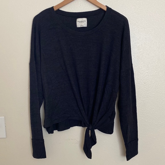 Abercrombie & Fitch Tops - Abercrombie and Fitch soft longsleeve front tie blouse